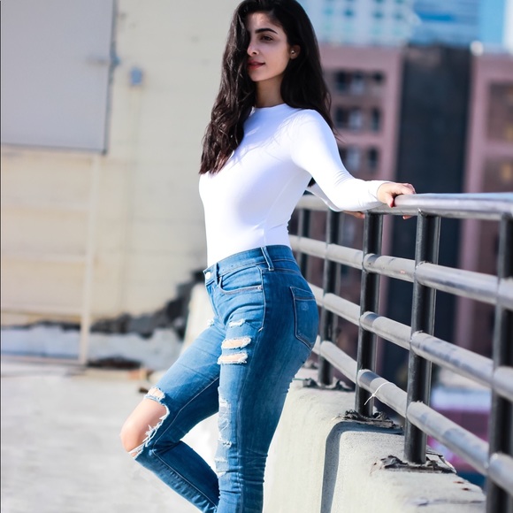 NWT!!! White Long Sleeve Bodysuit - Picture 4 of 4